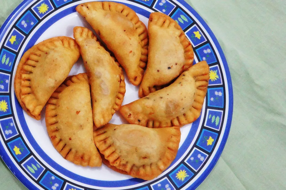 سمبوسك باللحم والصنوبر